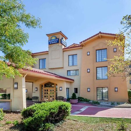 Days Inn & Suites By Wyndham Arlington Heights Exteriér fotografie