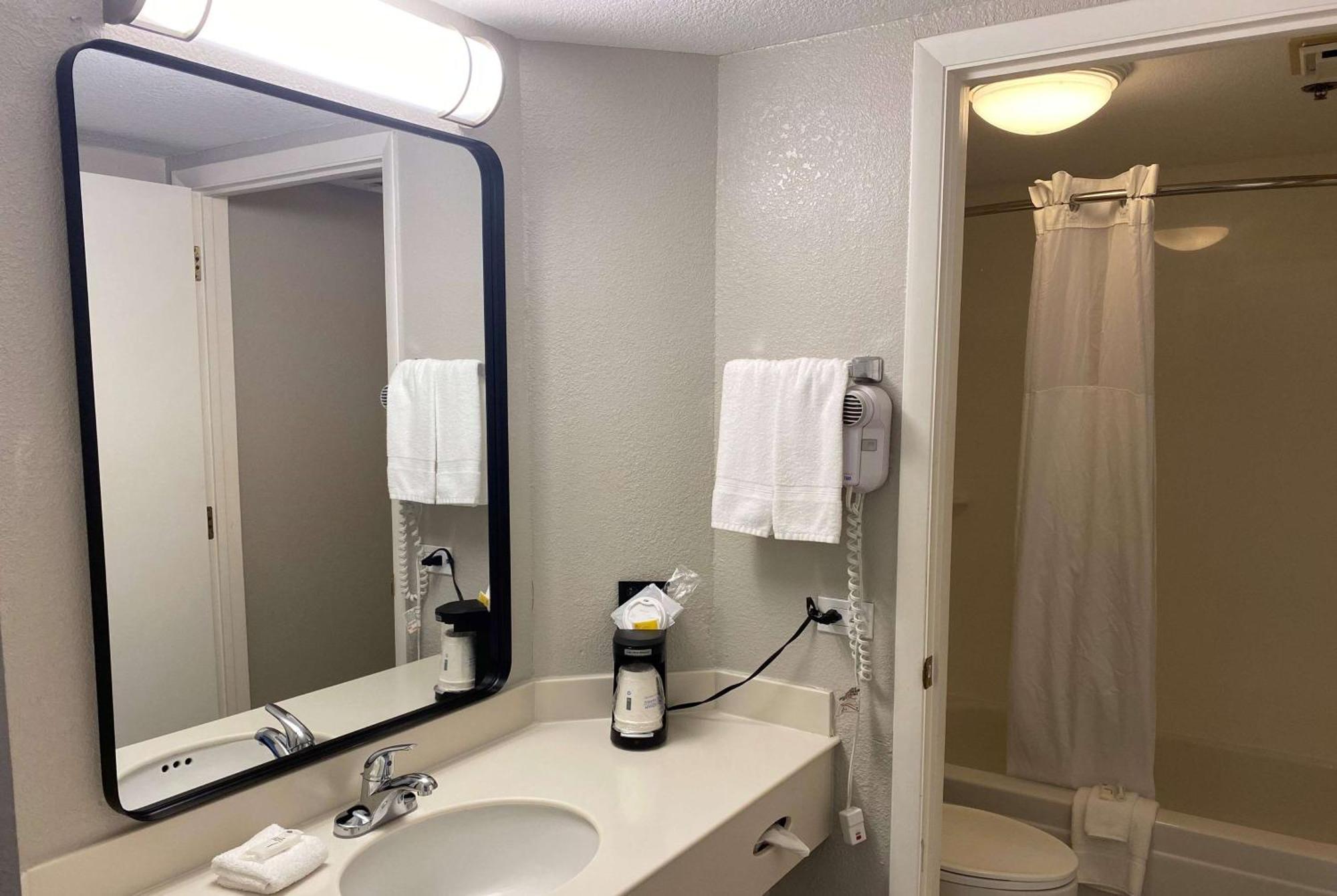 Days Inn & Suites By Wyndham Arlington Heights Exteriér fotografie
