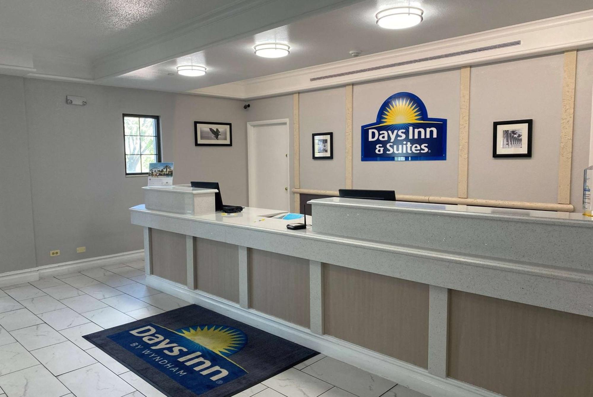 Days Inn & Suites By Wyndham Arlington Heights Exteriér fotografie