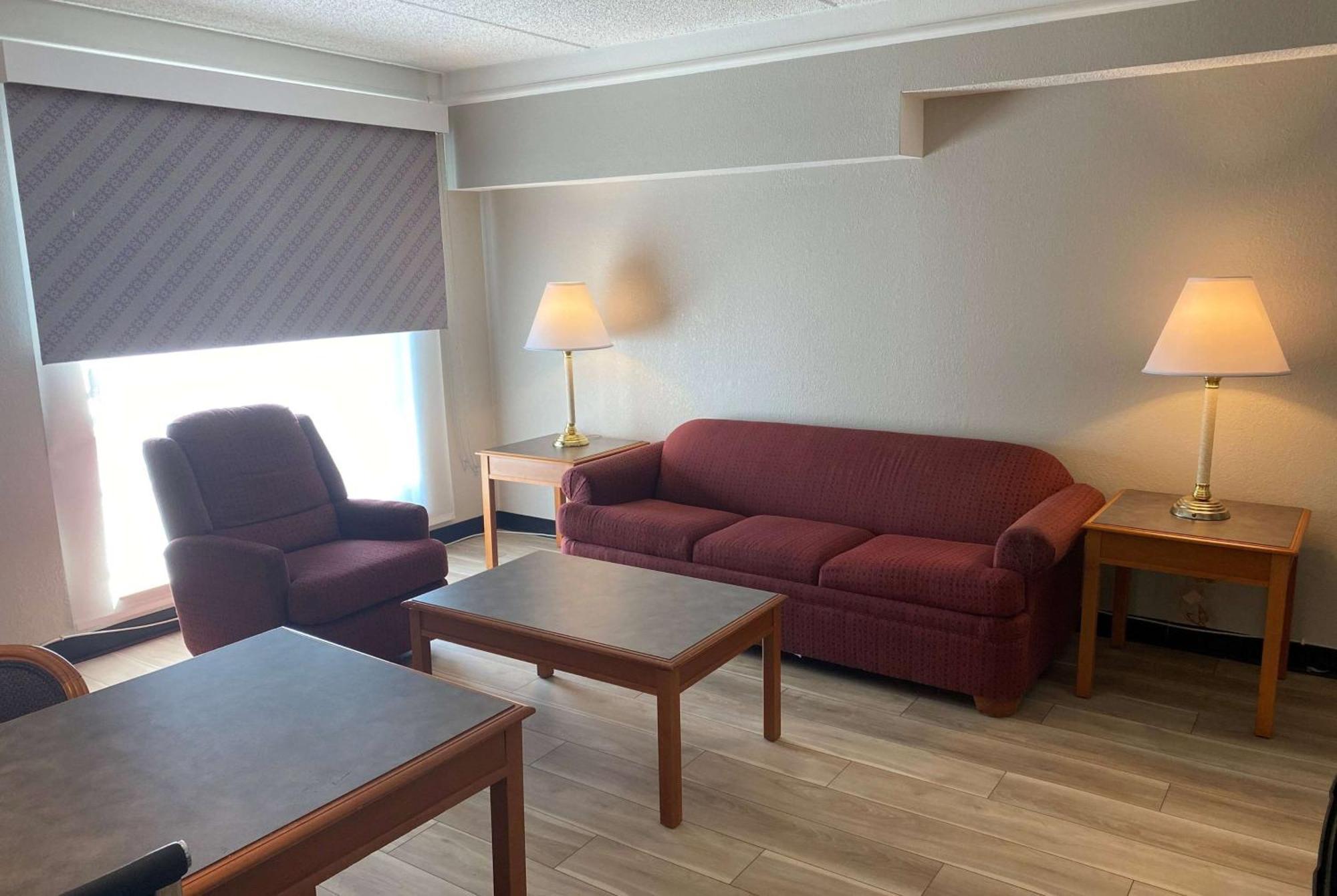 Days Inn & Suites By Wyndham Arlington Heights Exteriér fotografie