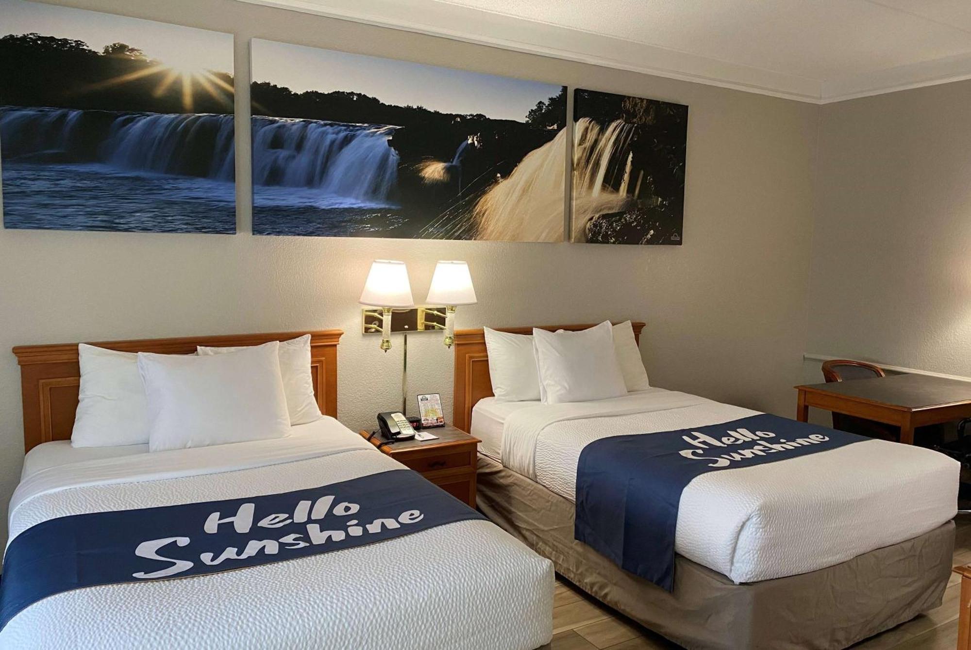 Days Inn & Suites By Wyndham Arlington Heights Exteriér fotografie