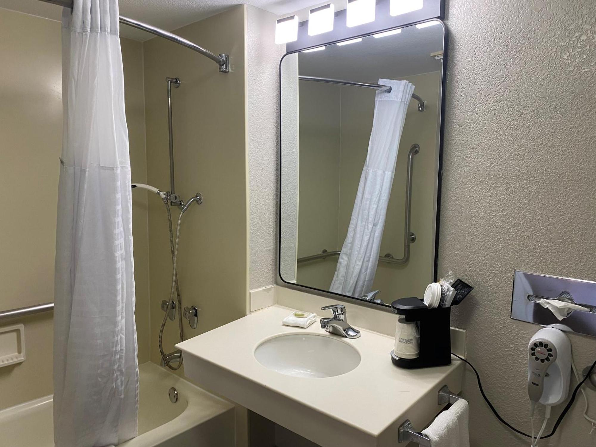 Days Inn & Suites By Wyndham Arlington Heights Exteriér fotografie