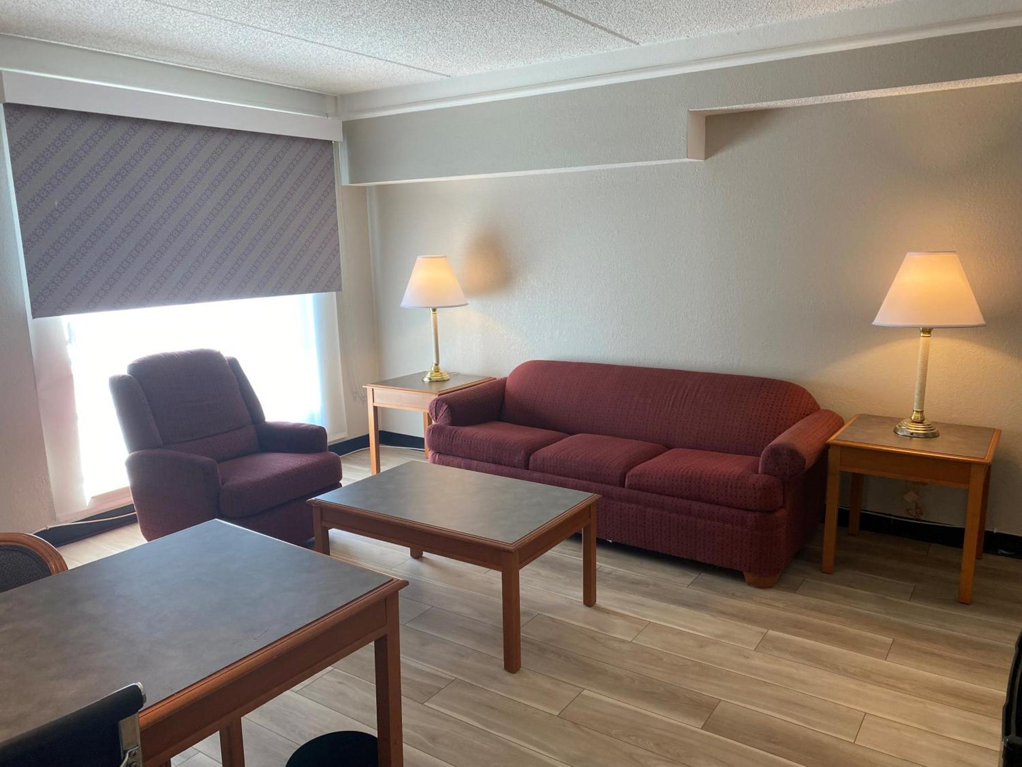 Days Inn & Suites By Wyndham Arlington Heights Exteriér fotografie