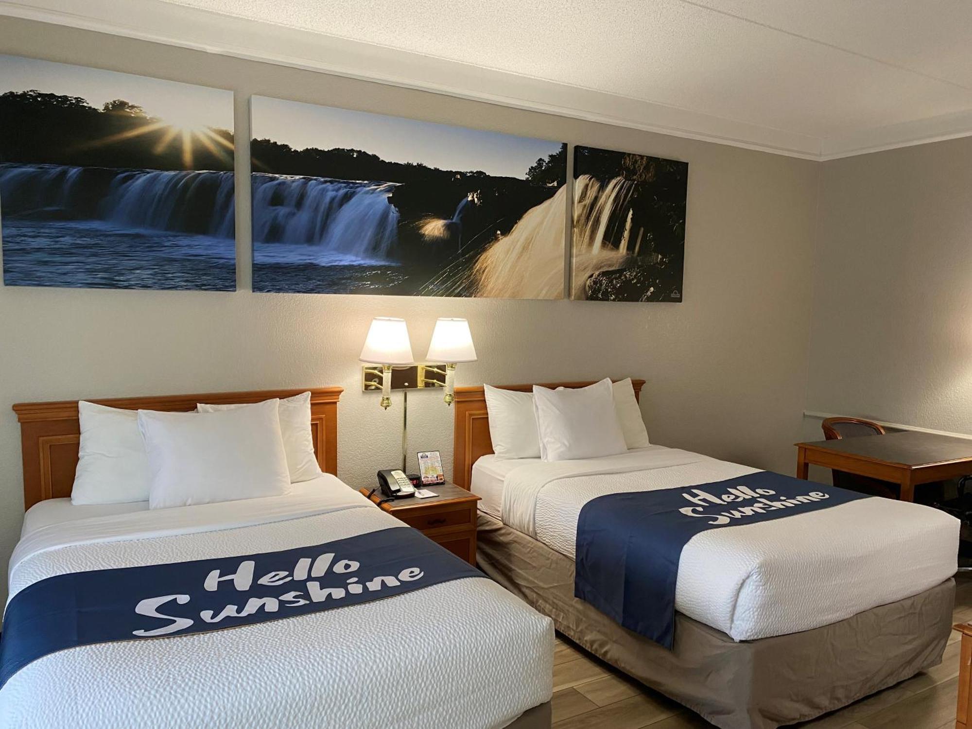 Days Inn & Suites By Wyndham Arlington Heights Exteriér fotografie