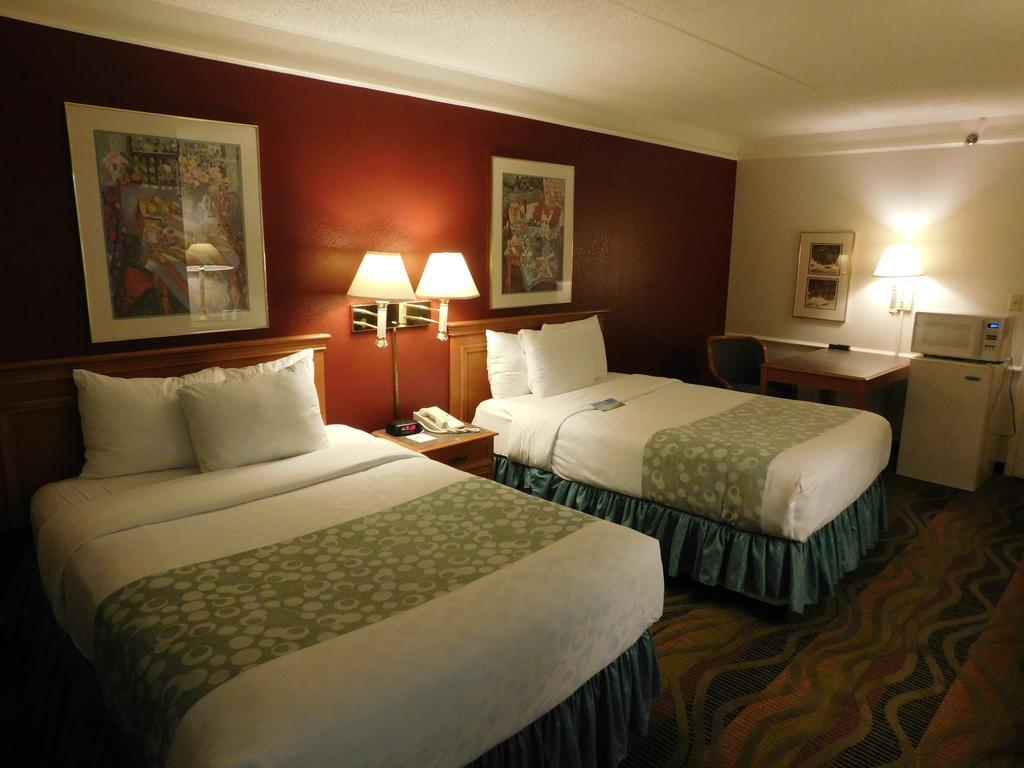 Days Inn & Suites By Wyndham Arlington Heights Exteriér fotografie