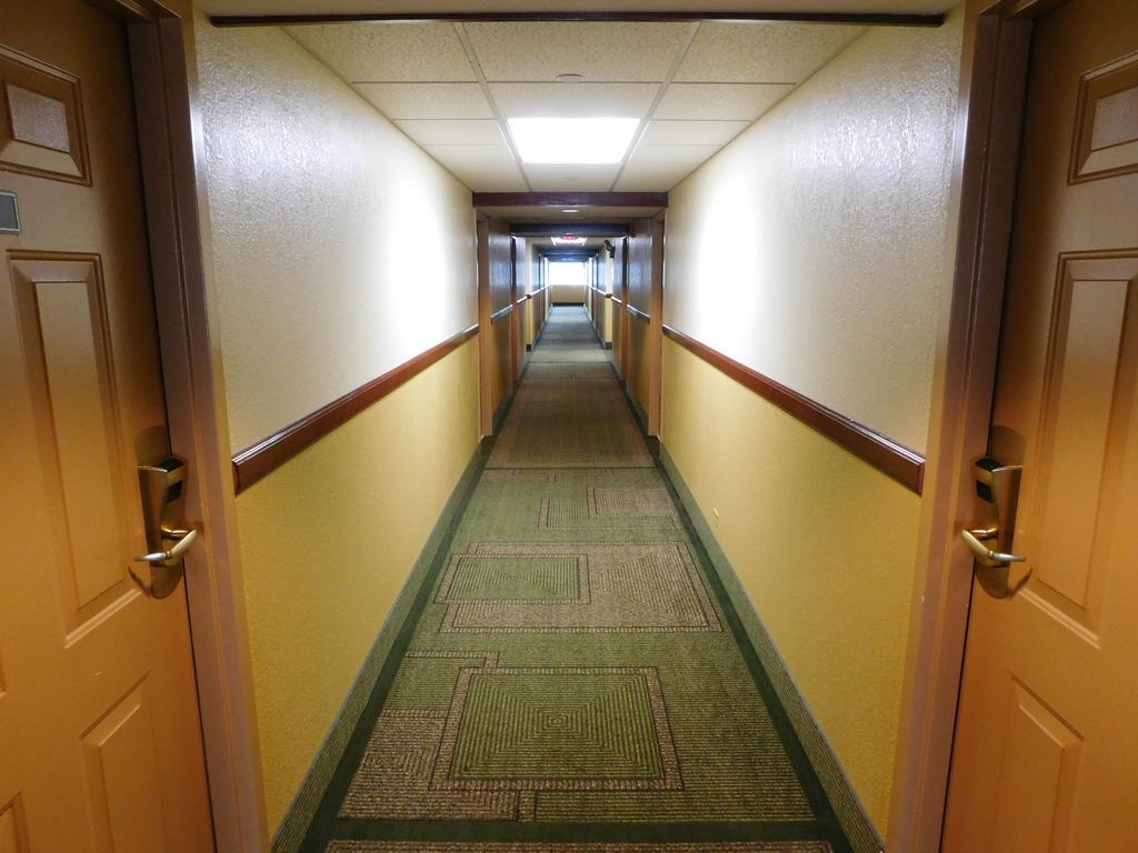 Days Inn & Suites By Wyndham Arlington Heights Exteriér fotografie