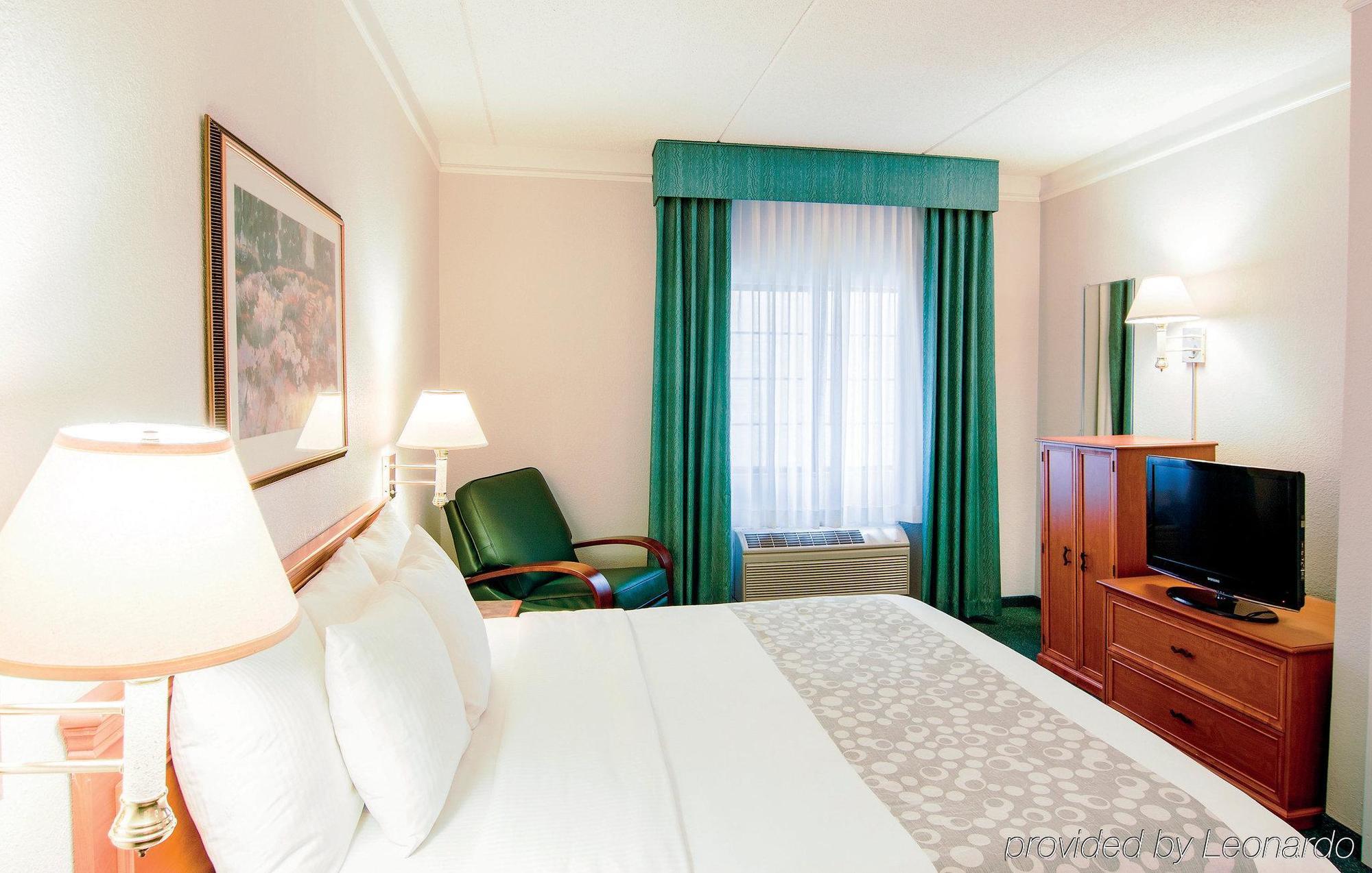Days Inn & Suites By Wyndham Arlington Heights Exteriér fotografie