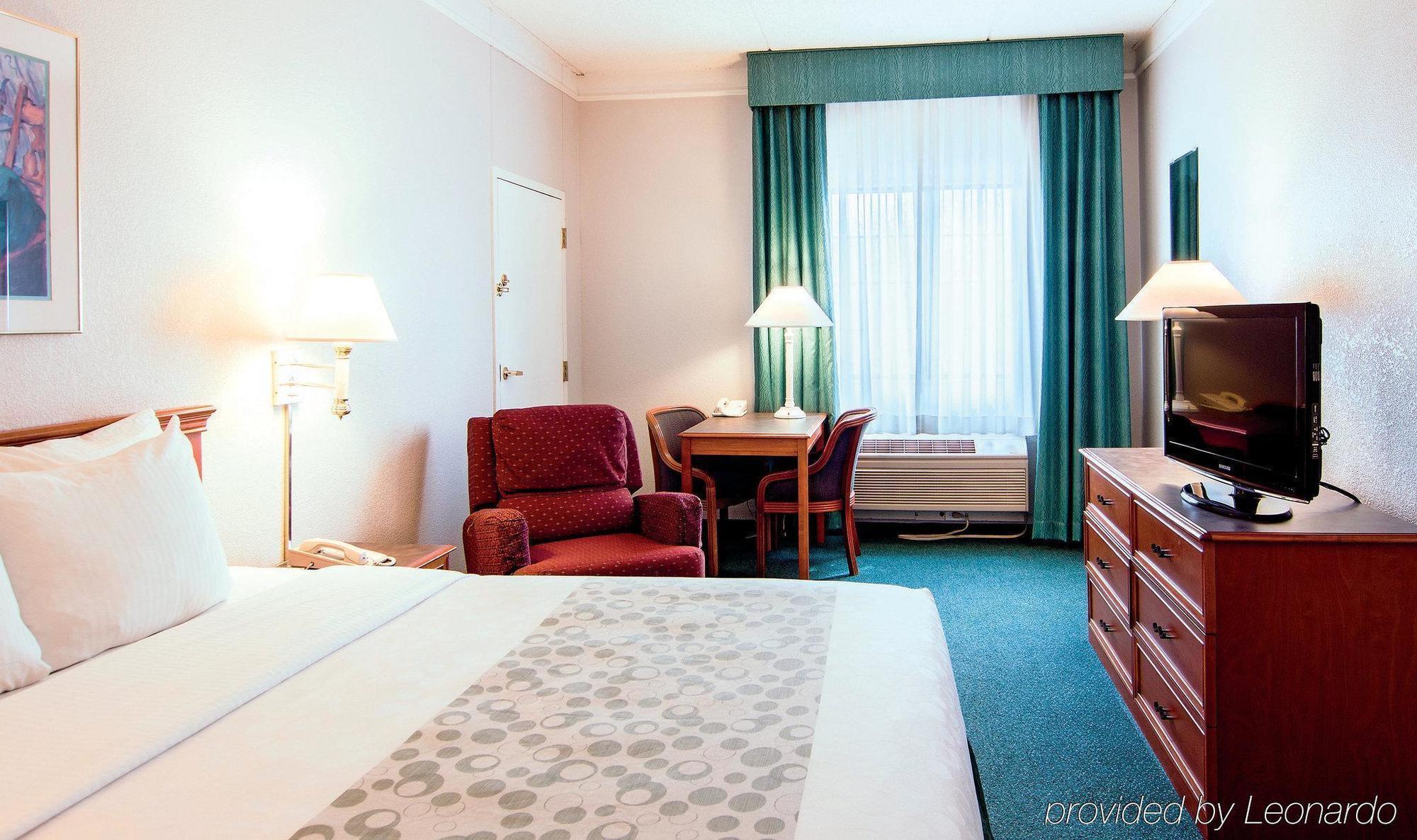 Days Inn & Suites By Wyndham Arlington Heights Exteriér fotografie