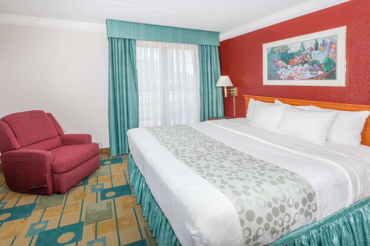 Days Inn & Suites By Wyndham Arlington Heights Exteriér fotografie