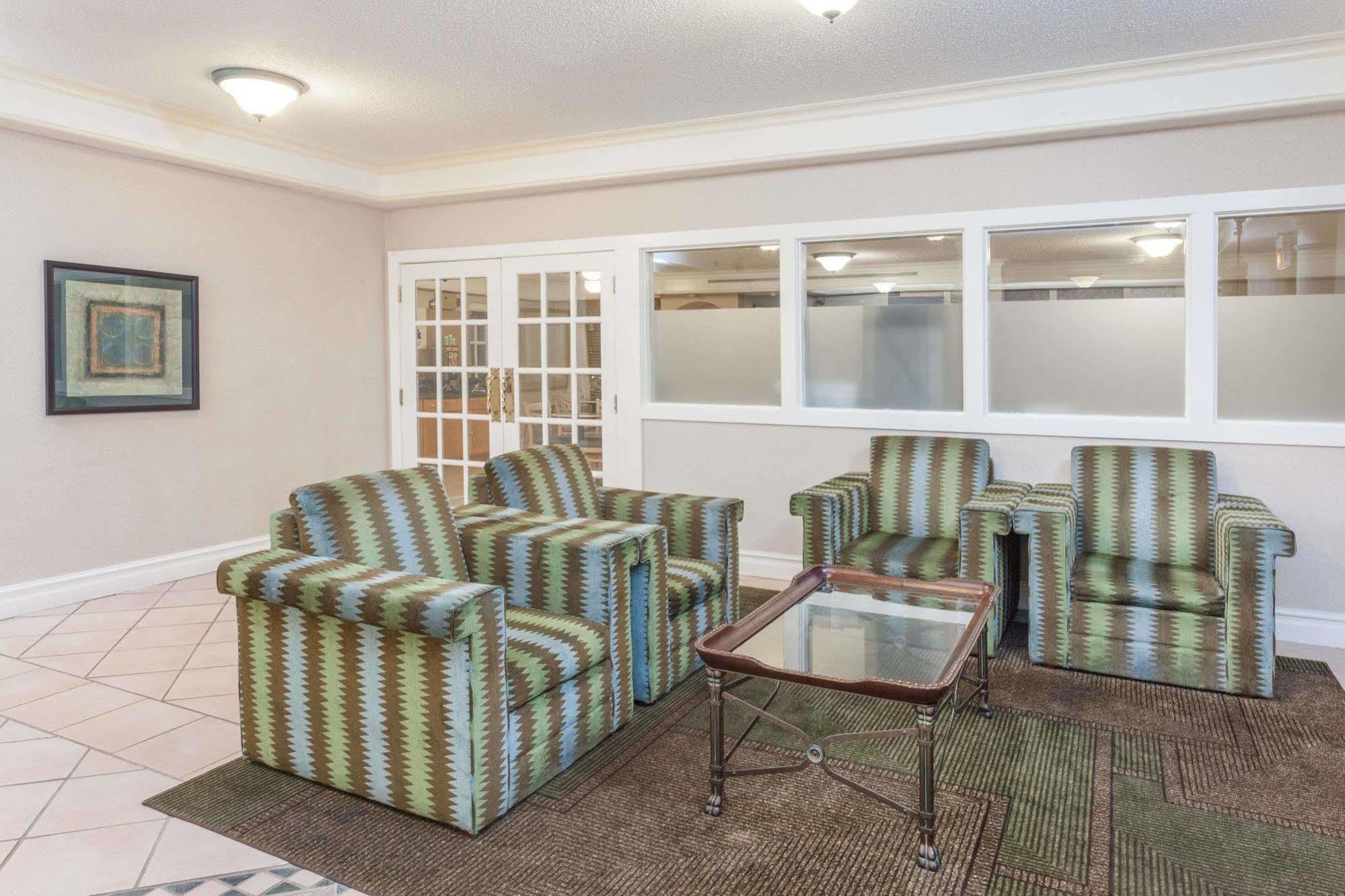 Days Inn & Suites By Wyndham Arlington Heights Exteriér fotografie