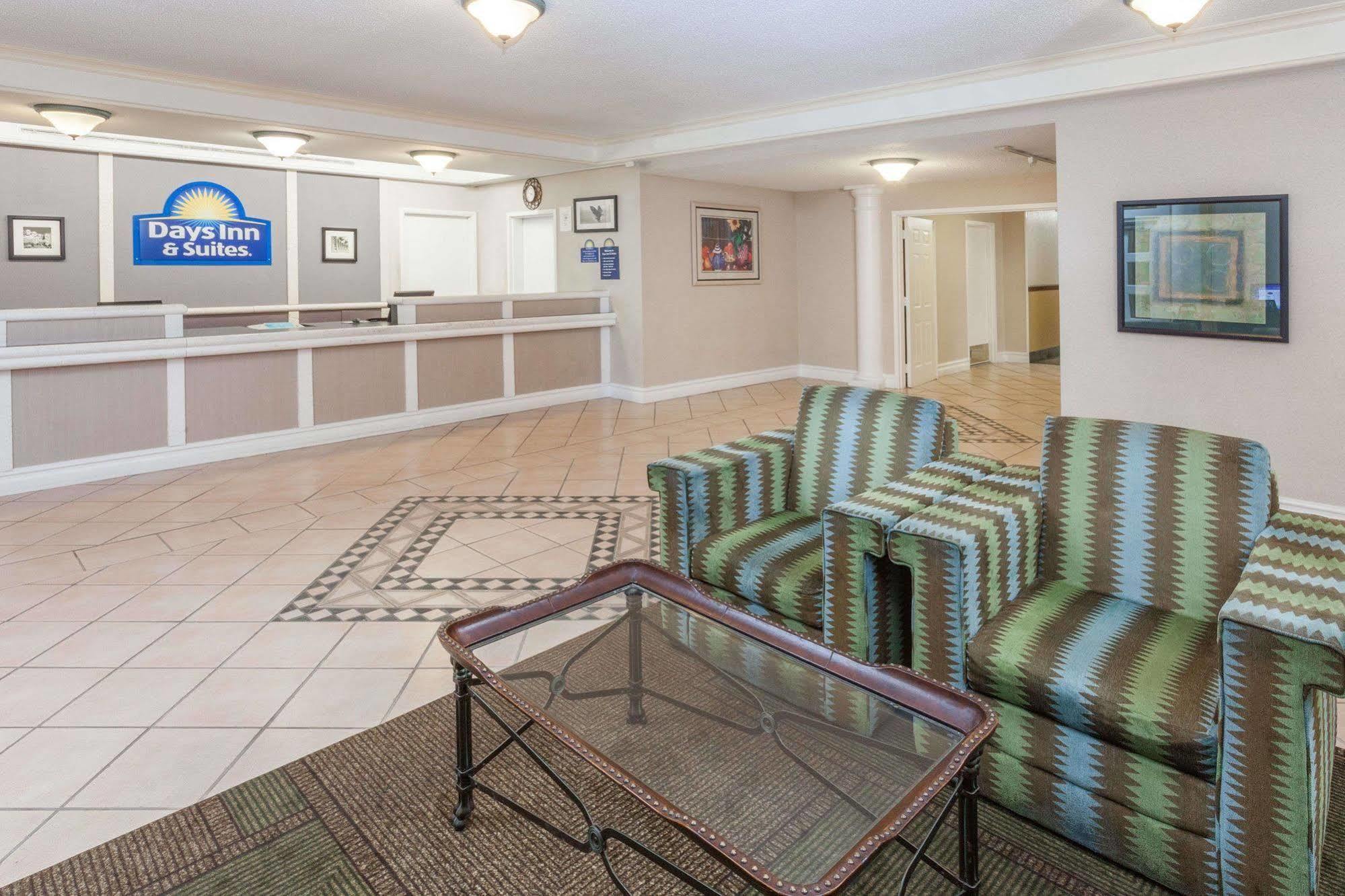 Days Inn & Suites By Wyndham Arlington Heights Exteriér fotografie
