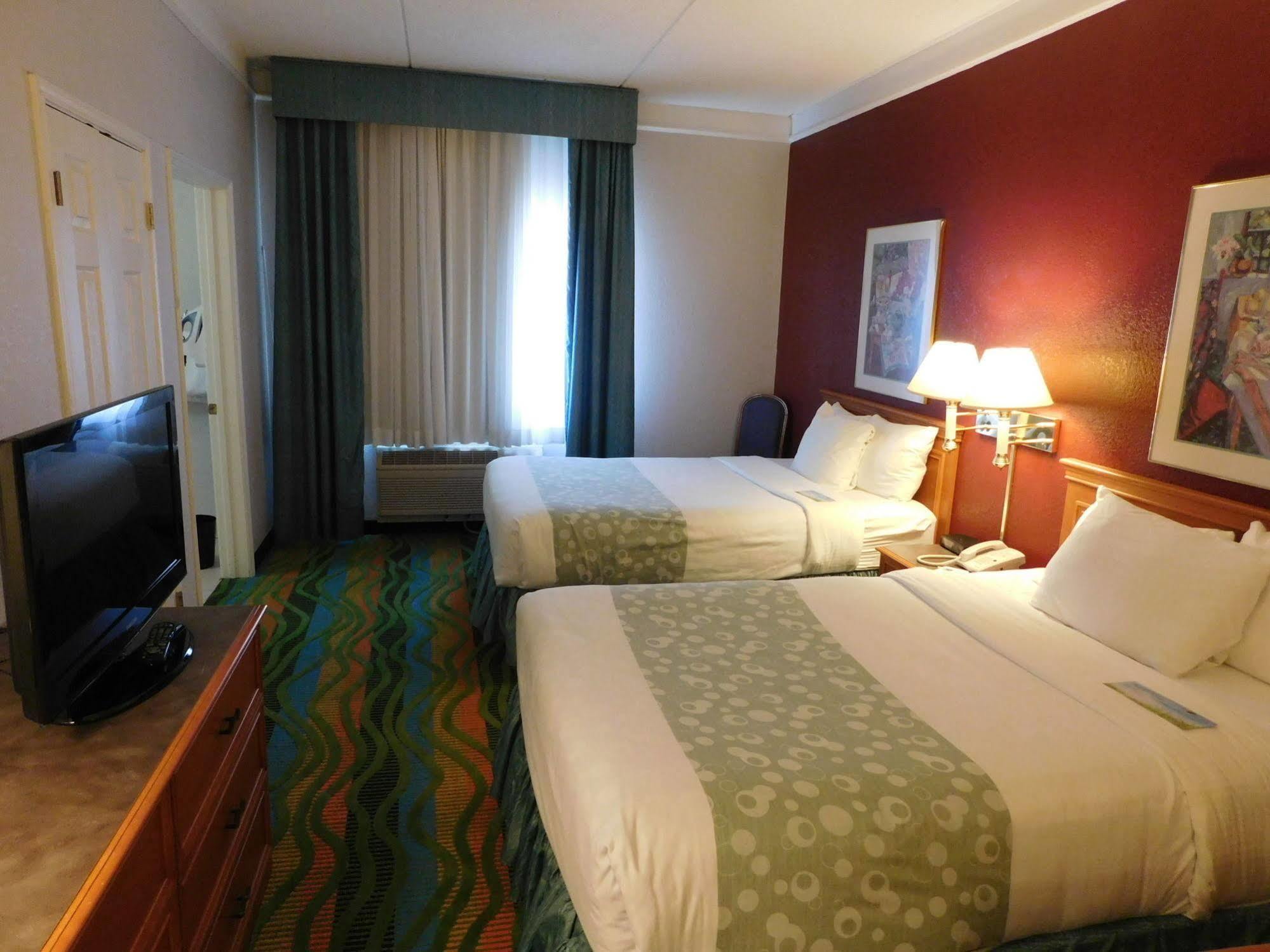 Days Inn & Suites By Wyndham Arlington Heights Exteriér fotografie