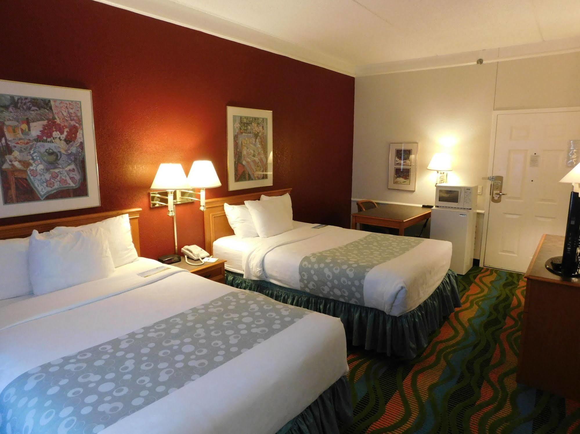 Days Inn & Suites By Wyndham Arlington Heights Exteriér fotografie