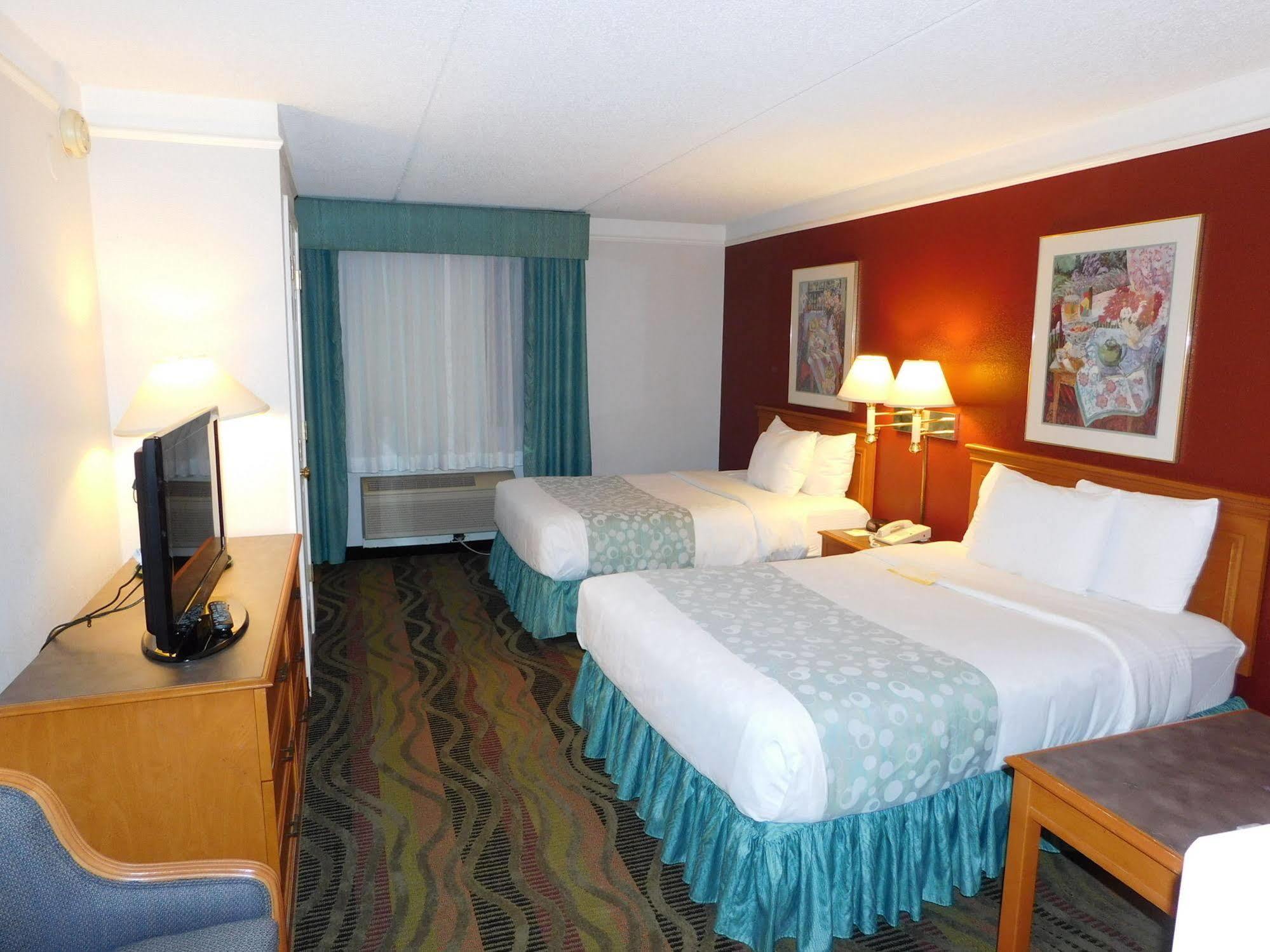 Days Inn & Suites By Wyndham Arlington Heights Exteriér fotografie