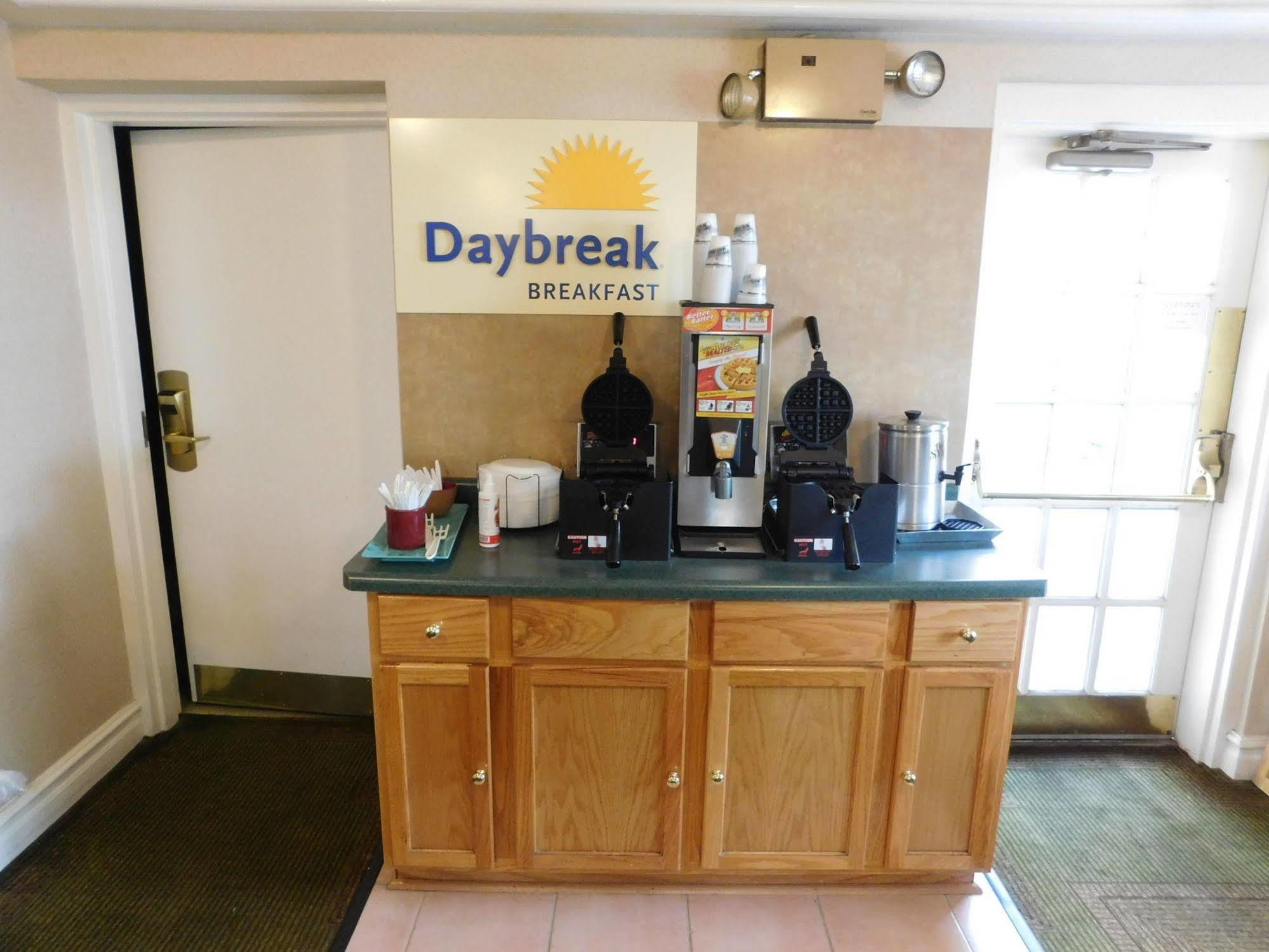 Days Inn & Suites By Wyndham Arlington Heights Exteriér fotografie