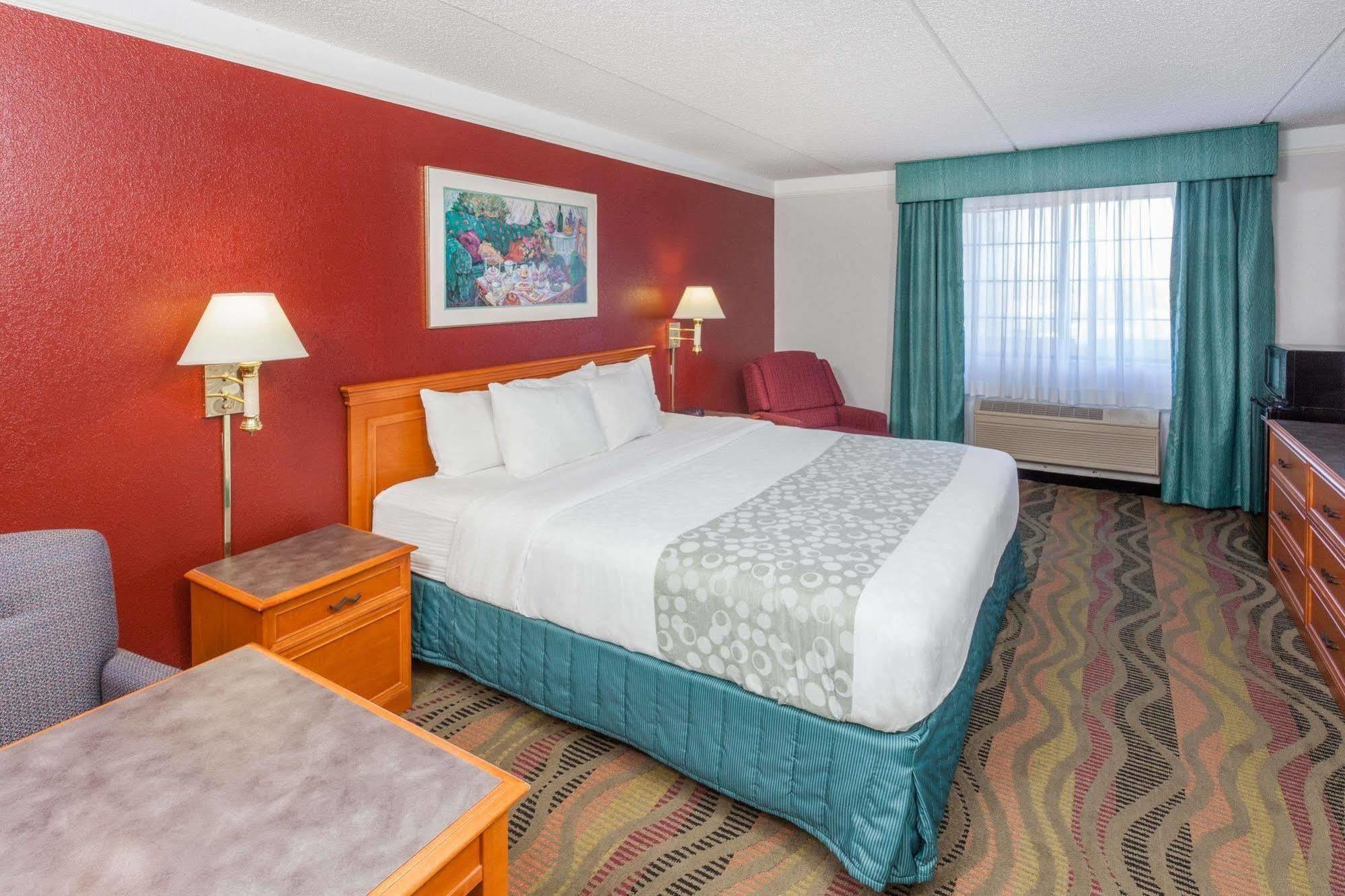 Days Inn & Suites By Wyndham Arlington Heights Exteriér fotografie